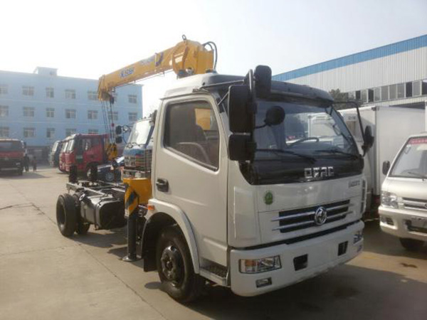 東風(fēng)廂長(zhǎng)4.35隨車吊