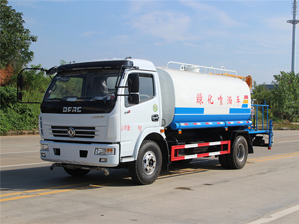 東風(fēng)多利卡D7霧炮車(chē)