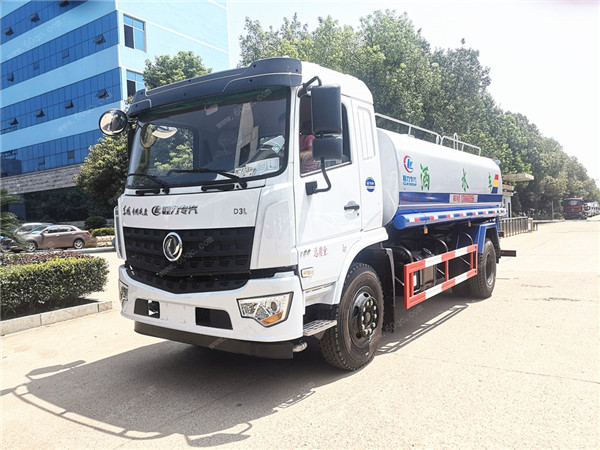 程力園林綠化灑水車城市美化建設(shè)