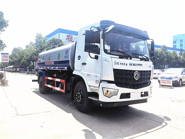 東風(fēng)灑水車我們選擇什么車型好