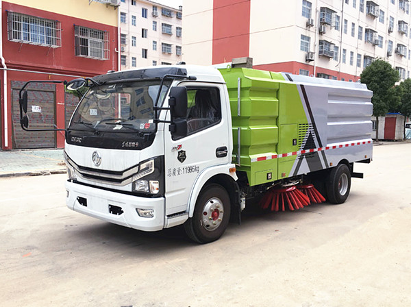 東風(fēng)多利卡8方掃路車