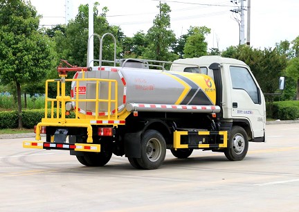 國六福田時代小卡之星藍(lán)牌2.7噸灑水車